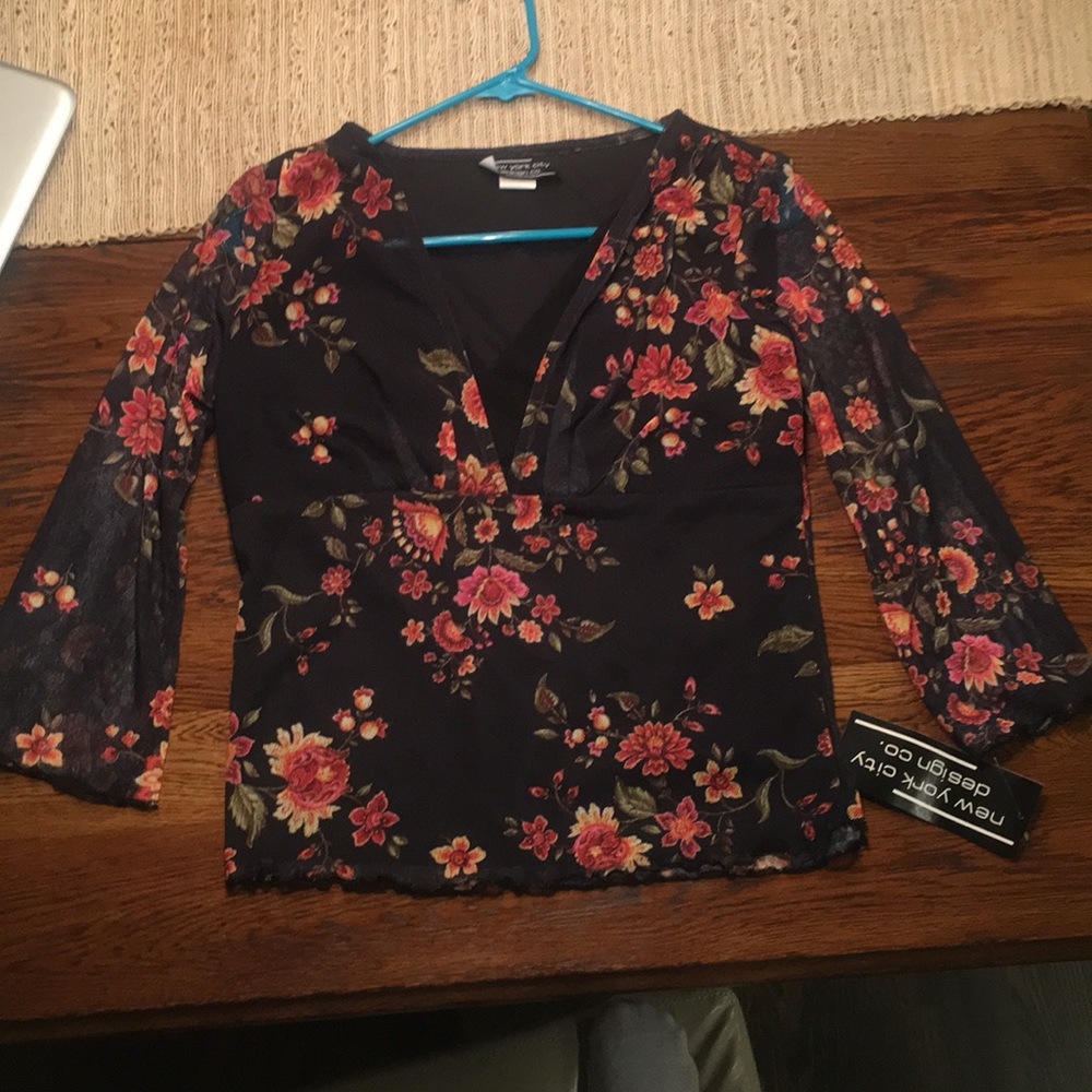 NWT Navy blue floral top
